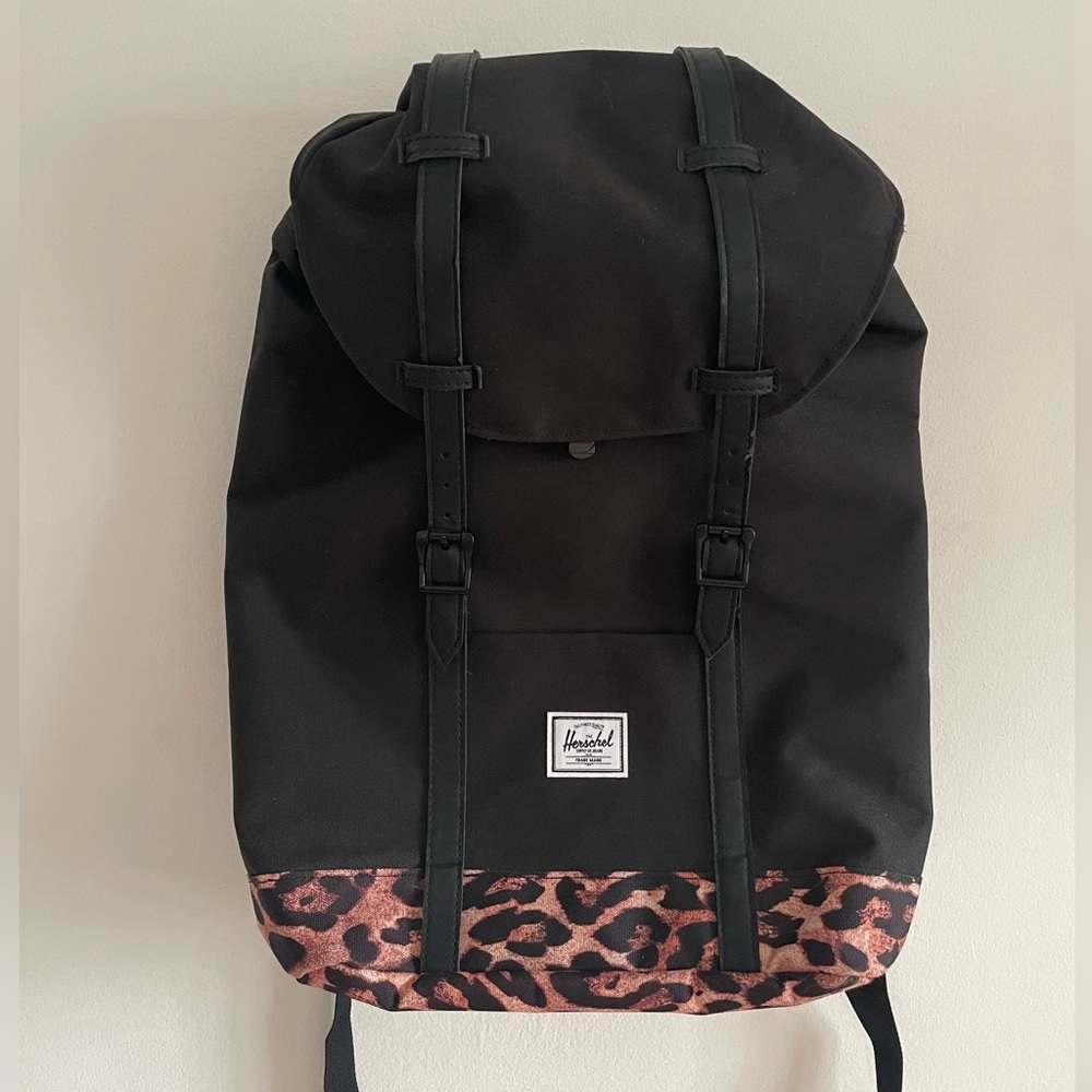 Herschel Retreat Mid-Volume Black Leopard Utility Sleek Streamlined  Backpack